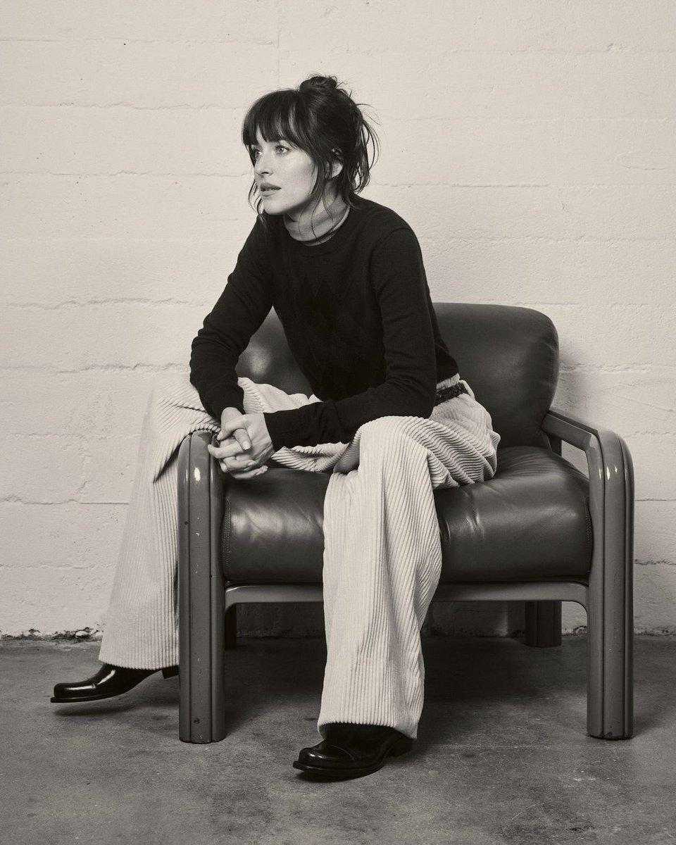 bestofjohnsons's tweet image. Dakota Johnson has been cast in ‘THE WHITE LOTUS’ season 4.