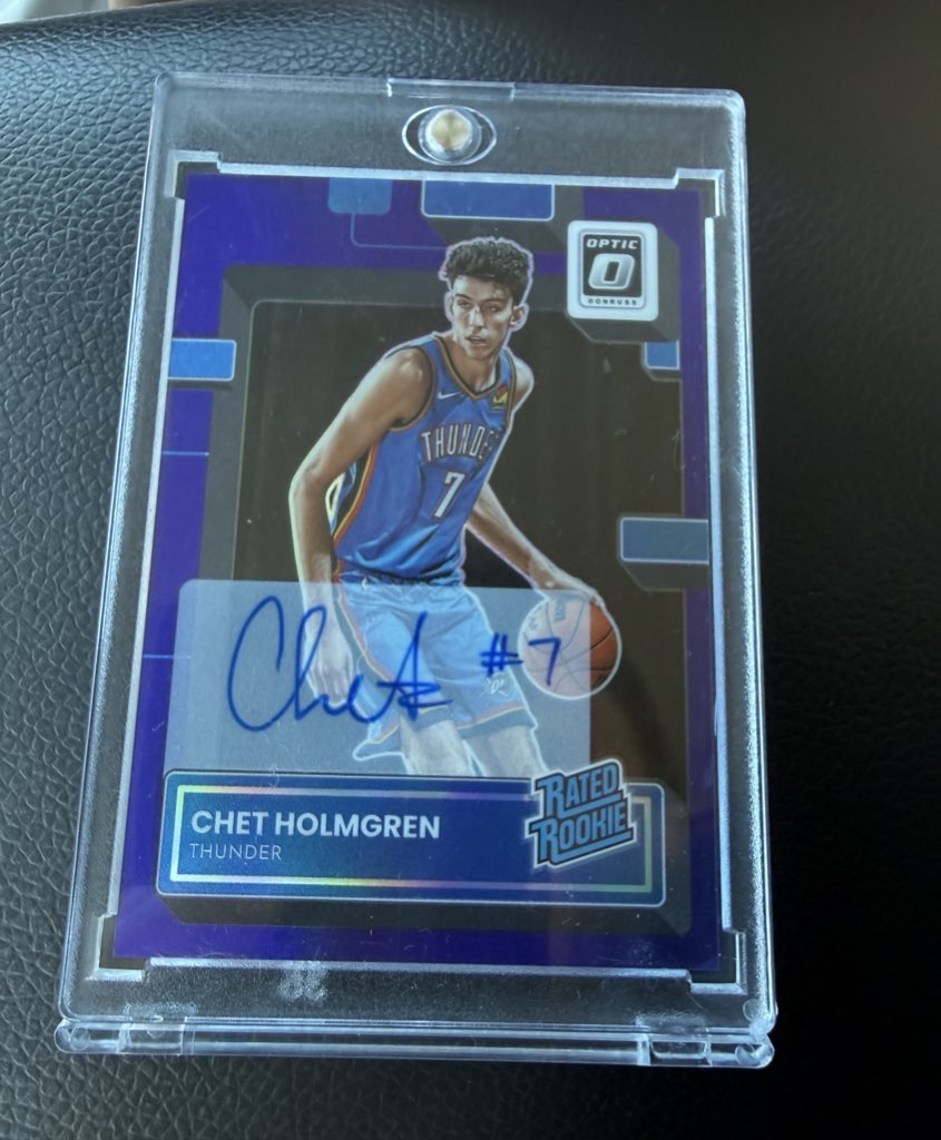 DevilRayCards's tweet photo. Made a trade to acquire the twin 🤝
Chet and I are quite lanky individuals so this was an easy pickup 🔥🤝🤣
#thunder #chet #mymvp https://t.co/wOu9nJ1pQz