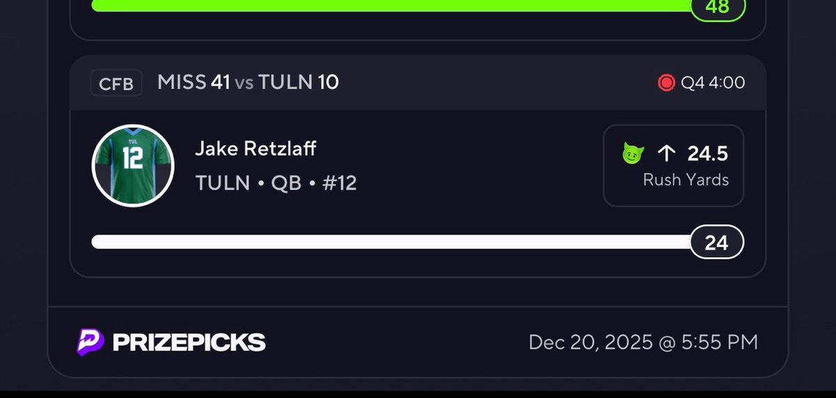 ScaryLocks's tweet image. Of course Retzlaff cant run today 2 sacks, 2 fumbles, and 1 Interception 
🪝 of the day