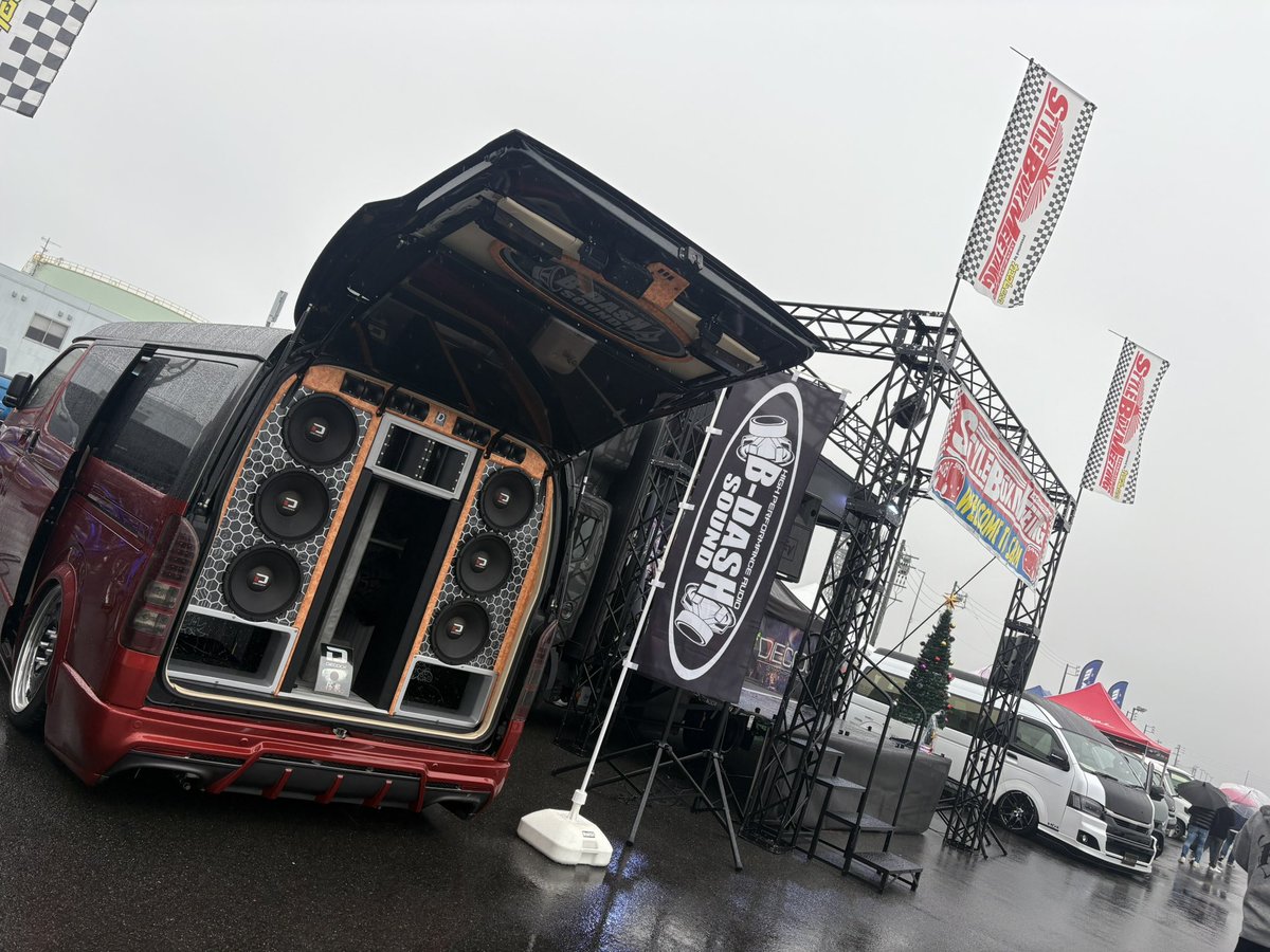 BdashInfo's tweet image. ほーい！
SBM愛知！音響部隊セットアップ完了〜
皆さん宜しく〜

#bdash
#bdashsound
#diecock
#DIECOCK千葉ディーラー
#SBM
#音響部隊