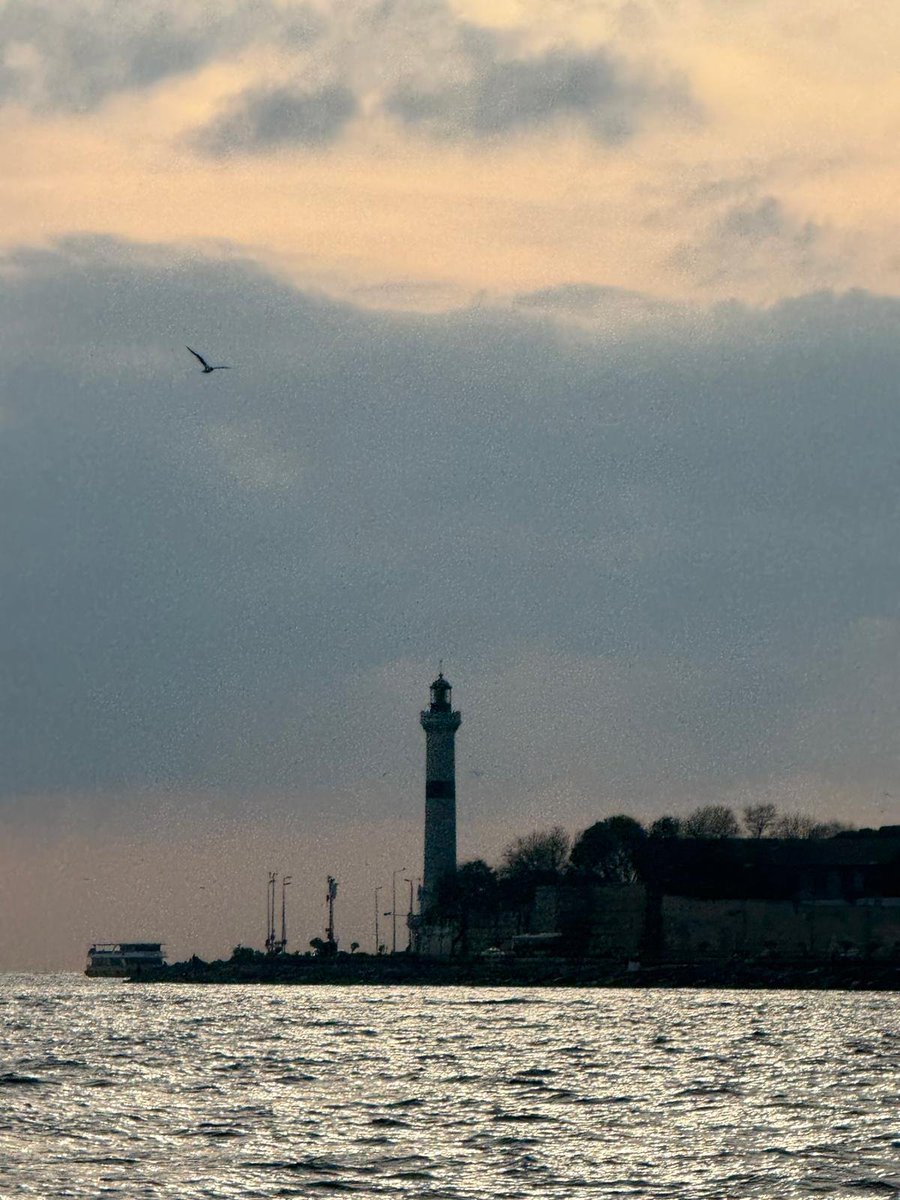 Günbatımında Ahırkapı Feneri.