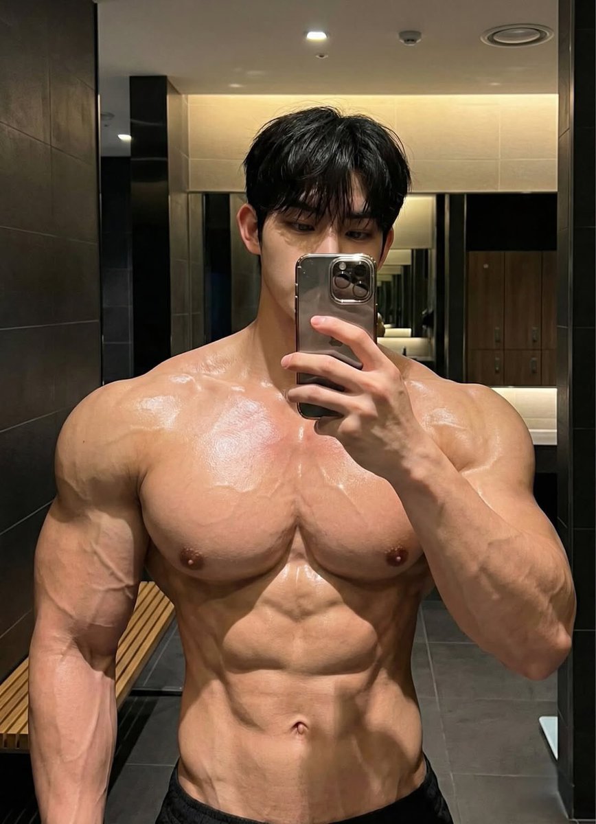 LECR0ISSANT's tweet image. Yall we’re cooked, no way this is ai, it’s too fucking real😭. This is terrifying!