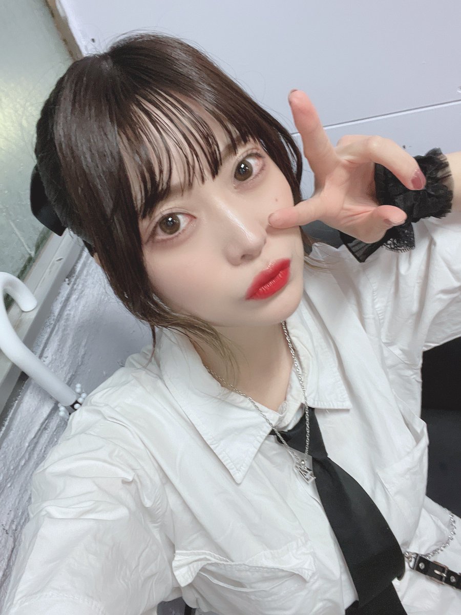 私はチェキの日付や場所を間違えたり英語や名前を間違えることが多々