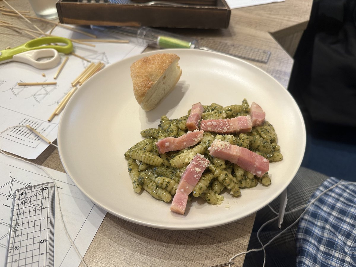 _MuGicafe's tweet image. 昨日はほんぱく開催の日☆
午前の部、午後の部共に満員で合計20名の方々にご参加頂きました♪
「桑名もち小麦パスタ作り」が目的の人もいれば、麦わらで作るオーナメント「ヒンメリ」が目的の方も居て、でも両方楽しんでいただけた様で、嬉しく楽しい時間でした〜