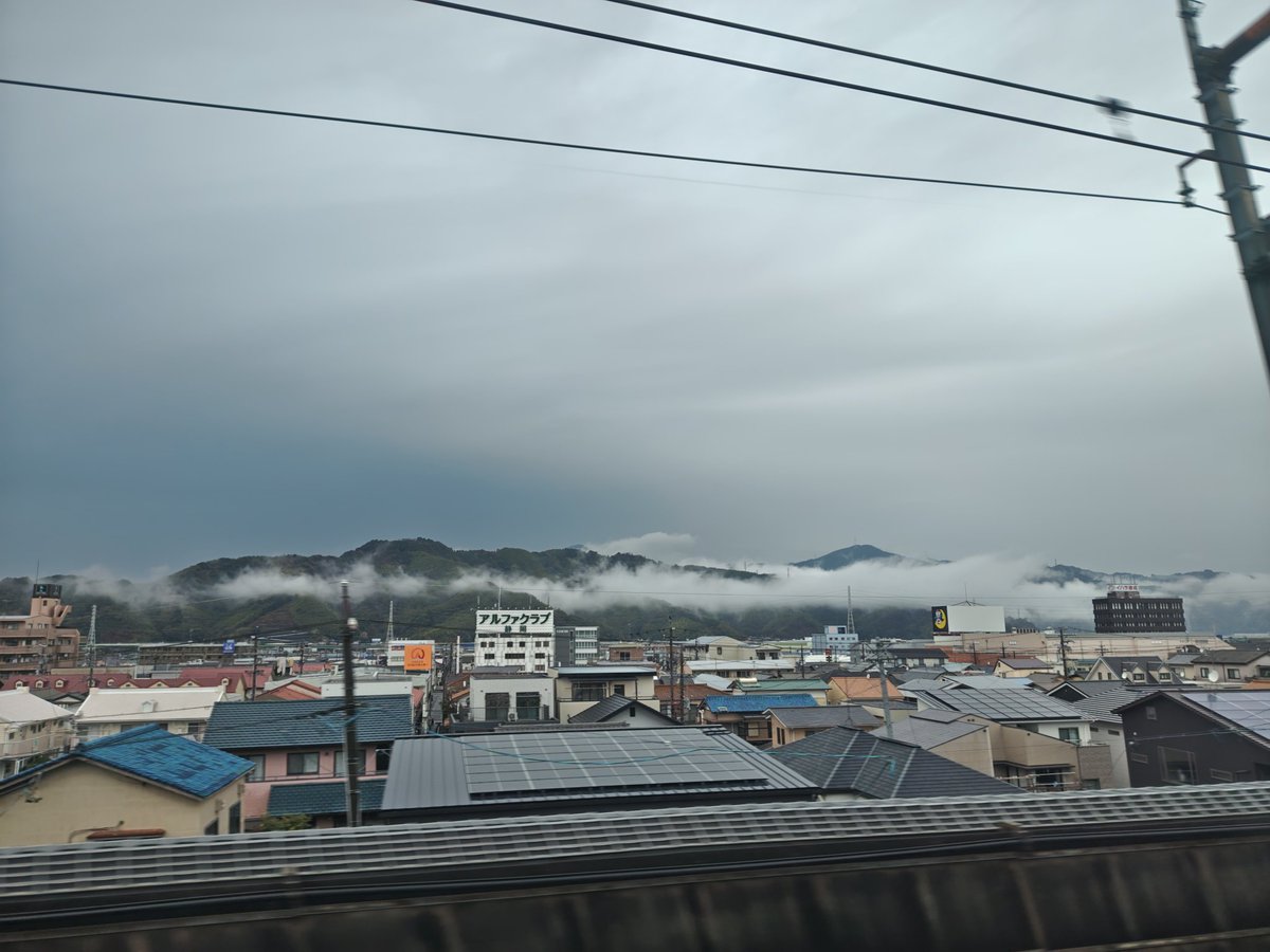 今日は天気良くないので 富士山が見えませんな ただ今日は今日で面白い