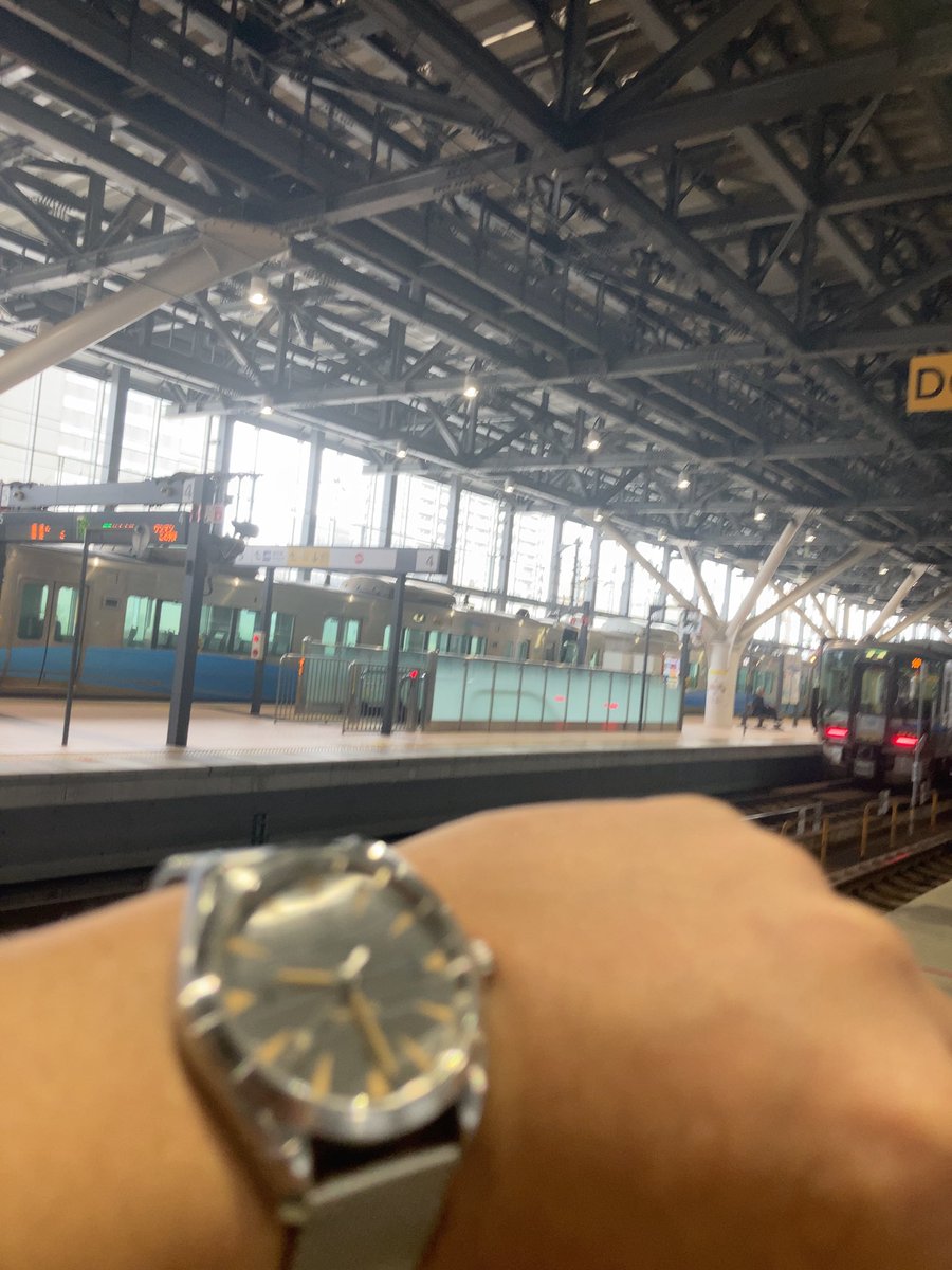 sir_jaffejoffa's tweet photo. 富山の食とローカル電車を堪能した滞在も今日が最終日。頑張りましょ。
『駅』って言う空間がなんか好き。特にこう言う各地方なりの特色が感じられるところが特に。
富山駅は「3セク/あいの風富山鉄道」「富山地方電鉄」「路面電車」と普段馴染みのない形態が新鮮で良き。
#railmaster #OMEGA https://t.co/eZ0INcSVmD