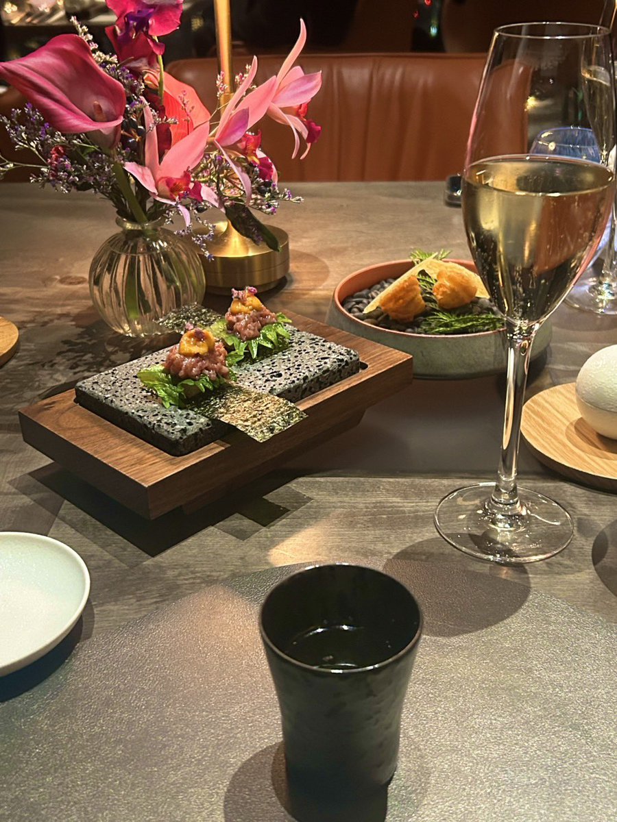 Megumi_Goto_JP's tweet photo. 昨晩は、一年頑張ったご褒美ディナー 🍽️🥂🤩
日本人として初めてパリ🇫🇷でミシュラン三ツ星⭐️⭐️⭐️を持つ小林圭シェフによるKEI Collection@虎ノ門ヒルズへ⤴️
前菜からデザートまで、本当に美しく美味しくて🥰
#Dinner
#KeiKobayashi
#GrandChef
#Michelin3stars https://t.co/sXL1Z2h6Ki