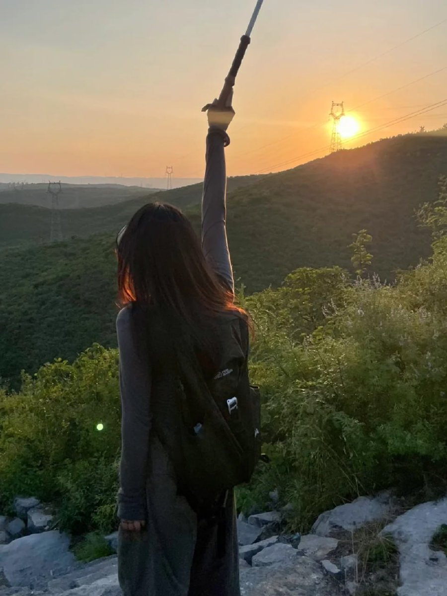 Abowd2369's tweet photo. Whether it's the towering peaks or the winding trails, they all call out to the soul. Here, breathing in the fresh air and experiencing the awe of nature, life is so beautiful! https://t.co/NPSJTrYvWS
