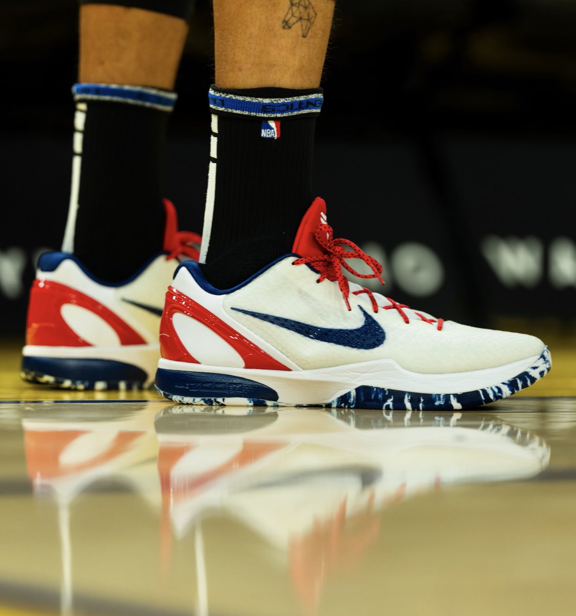 今日のステフィン・カリーさんは、コービーです。 USAカラーのKOBE 6📸