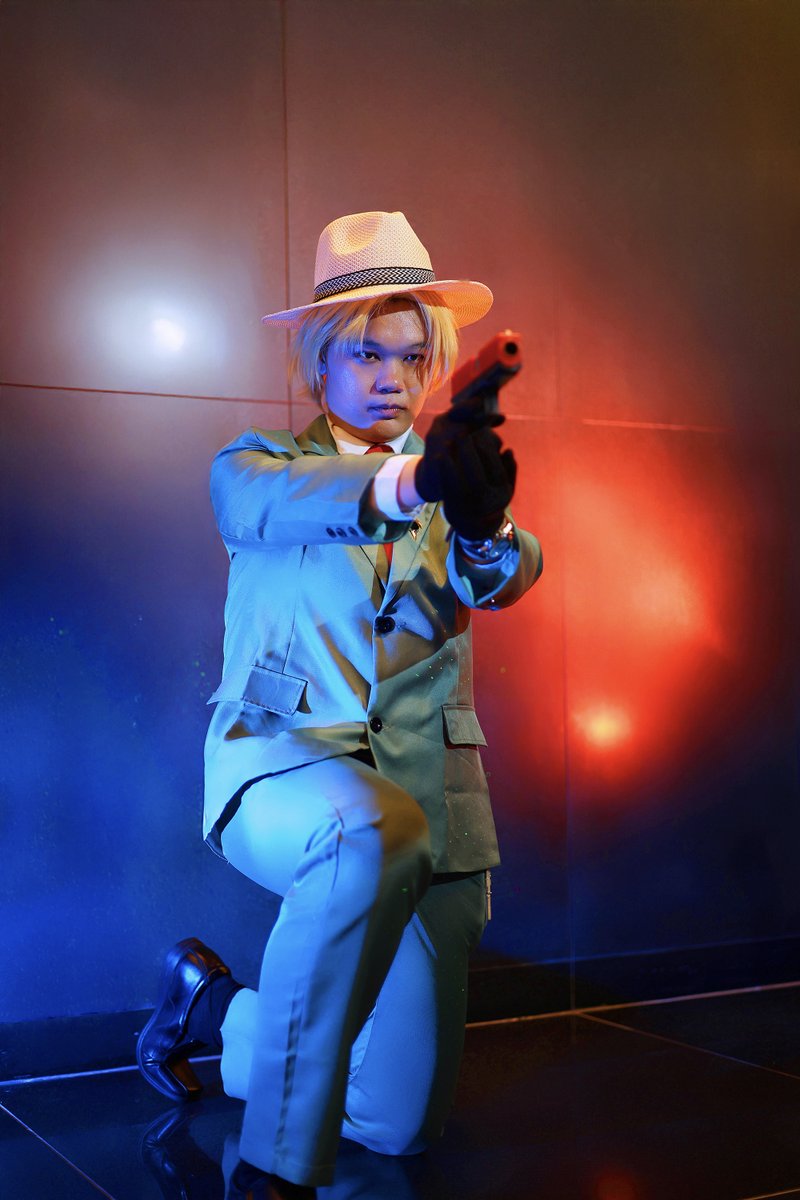 DACaptJules's tweet photo. Finally posting my AFA 2025 Loid Forger cosplay! First time back in cosplay in years, so much fun, met so many cool people, will do this more again!
1st image by ericleeinsg (IG)
3rd with ivoryvt_shizukacos (IG) / @IvoryVT_, vivihime7 (IG)
4th with kingarcher, robynwillwin (IG) https://t.co/6uwDC6j61m