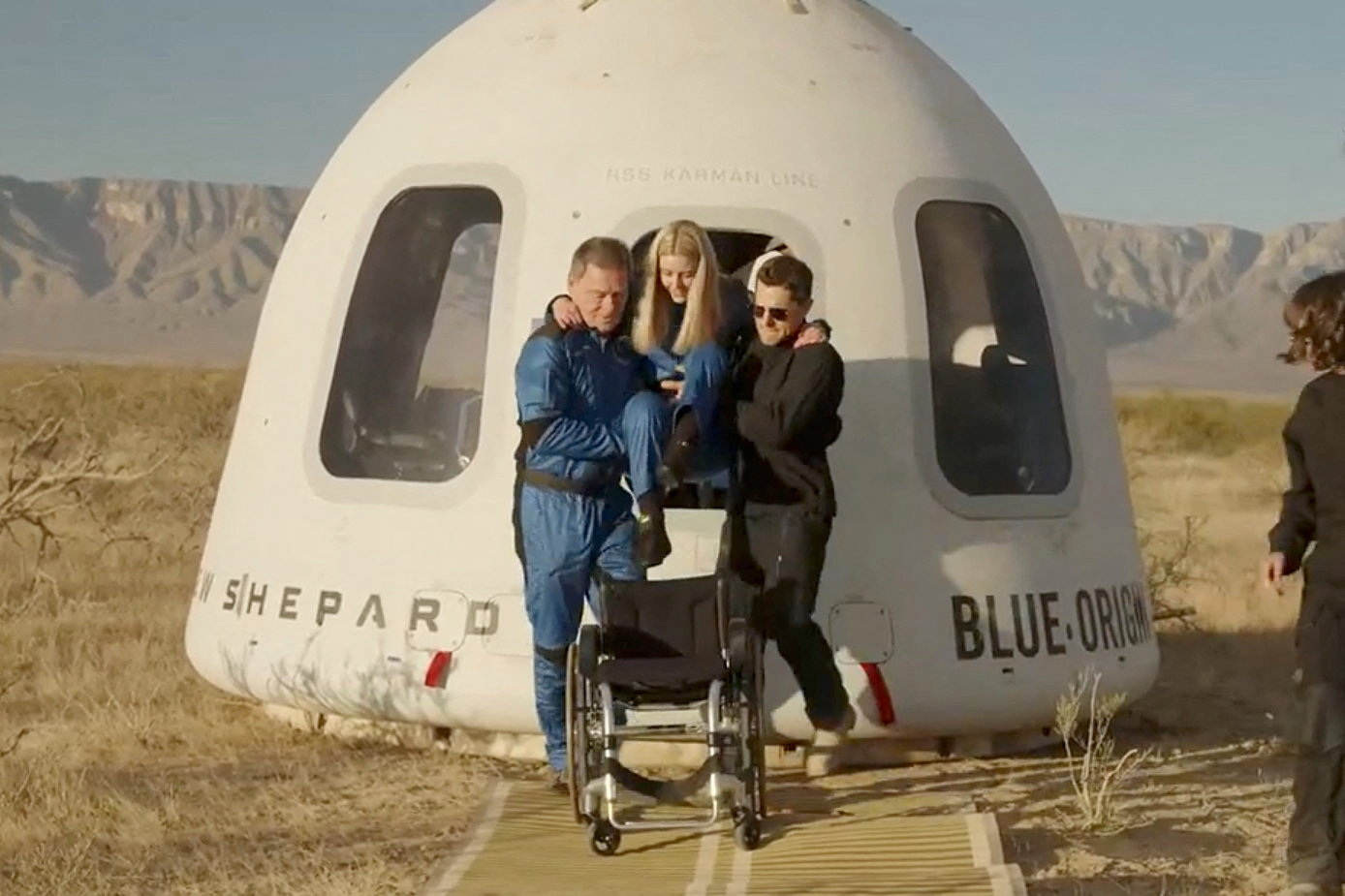 أول رحلة إلى الفضاء لشخص مقعد يستخدم الكرسي المتحرك 