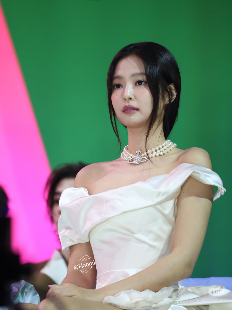 DC 제니 갤러리 tweet media