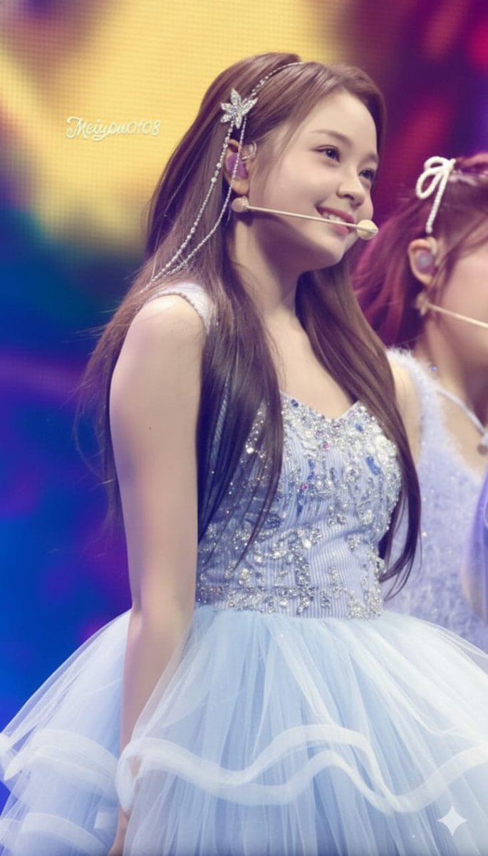 People have made you even more beautiful.Your fans are amazing,supporting you so strongly and will only grow even stronger.Your fans are no longer just fans they feel like family,even like siblings. Keep supporting Carmen-chan she truly deserves to be loved wholeheartedly #CARMEN