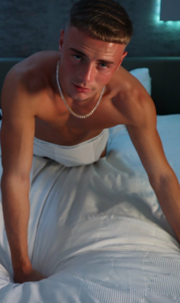 MasterRyan202's tweet image. Morning boys 
While I sip my coffee and plan my day, you can start yours by showing appreciation. Small offerings add up when they’re given with intention. Obedience looks good on you this early
throne.com/mastercashgod

#cashmaster #cashslave #paypig #feet #malefeet #dirtysocks