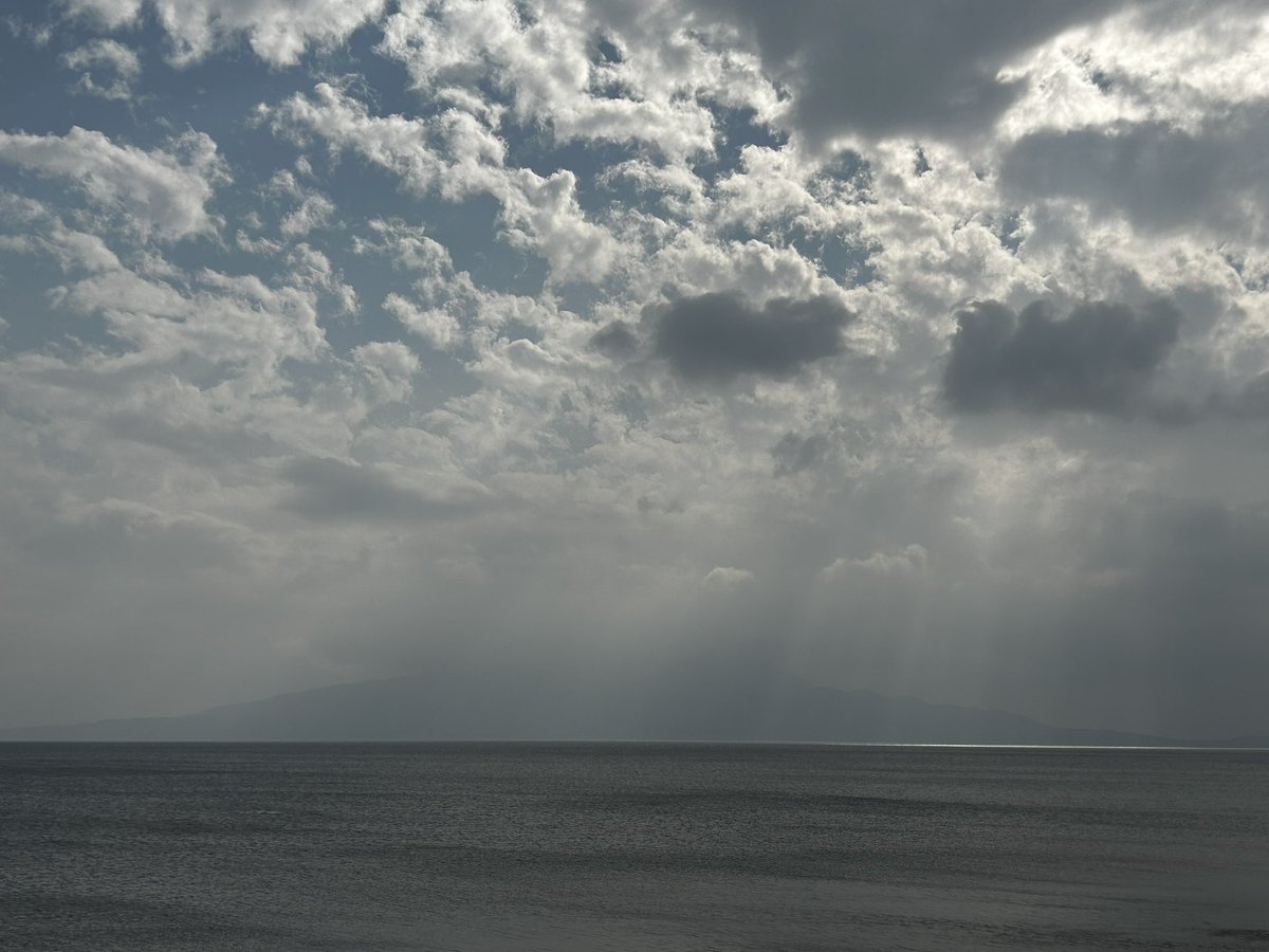 interwave12cub's tweet image. 遅ればせながら、こんにちは！
今日の桜島です。（見えませんが）
天気は曇り。

暖かい日が続いてますね〜
この陽気が続いてくれるとありがたいですが、そうだと異常気象ですね。

今日も一日、元気に楽しんでいきましょう！！！