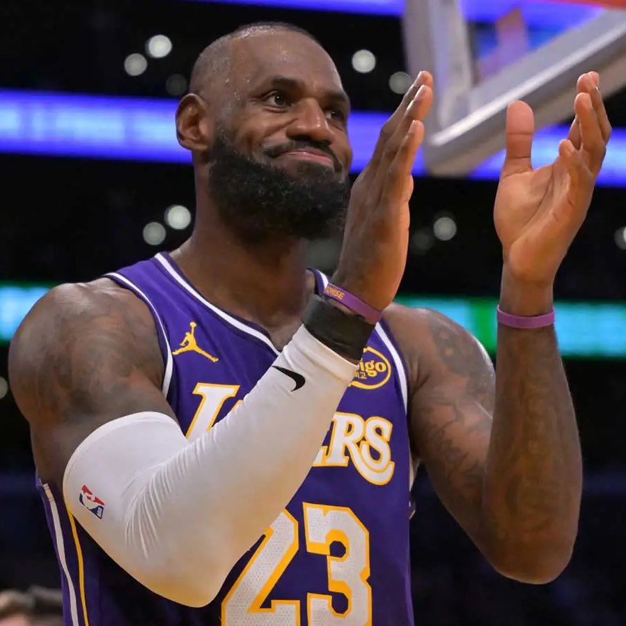 LEBRON JAMES TONIGHT:

36 POINTS
4 REBOUNDS
3 ASSISTS
2 STEALS
15/28 FG

TURNS 41 IN 10 DAYS 🤯