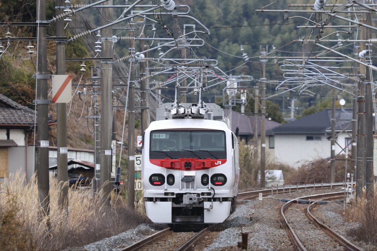 f38OknteRuvkdJ7's tweet photo. 2025/12/21
今日はE491系 East i-E を撮影してきました。
車体はとても綺麗になってました✨
天気には恵まれませんでしたが、雨がふらなくて良かったです。

#E491
#Easti
#イーストアイ https://t.co/SELECuEY73