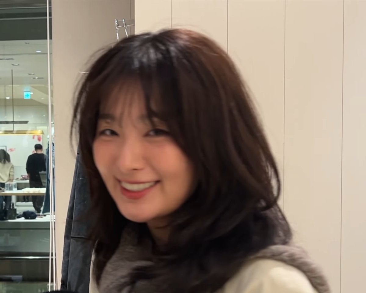 minjoohyuns's tweet photo. seulgi please never fix ur hair ever again https://t.co/IcUKxyHwig