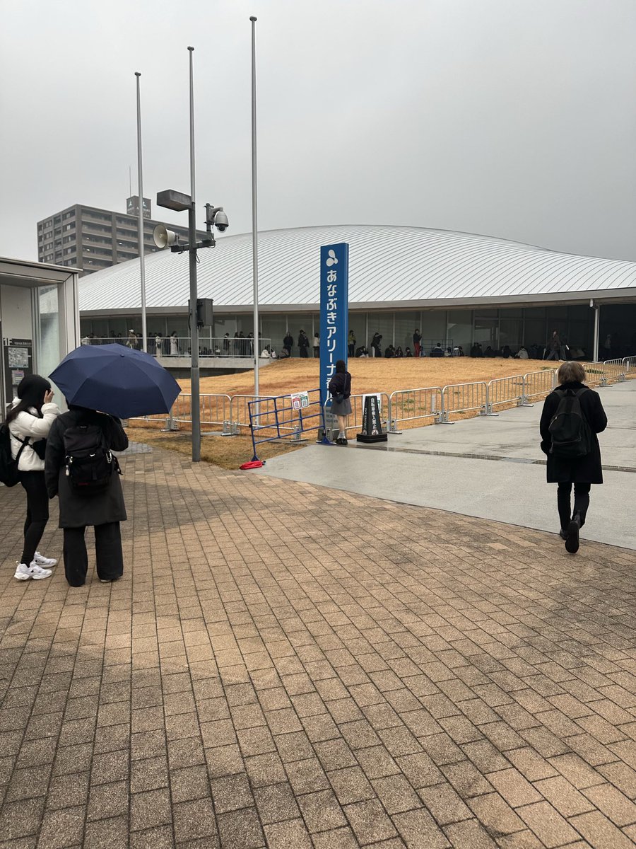 mitsubishitami's tweet photo. よし、物販並ぶぞー！ https://t.co/Ij9rSIvgWS