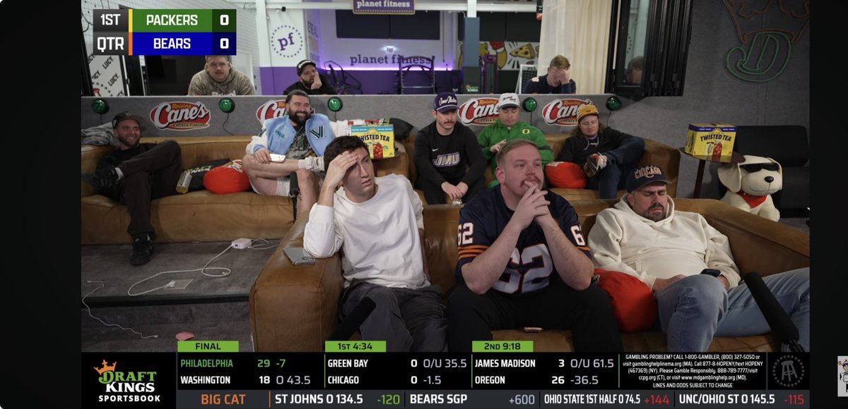 Kjfj7679's tweet photo. @BarstoolBigCat Hater Hank is Hater Hanking 😂 https://t.co/WPgphJp9kj