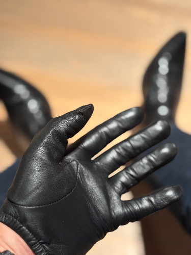 MaskedMasterBE's tweet image. I just received Gloves Power from Anonymous via Throne. Thank you! throne.com/maskedmasterbe #Wishlist #Throne