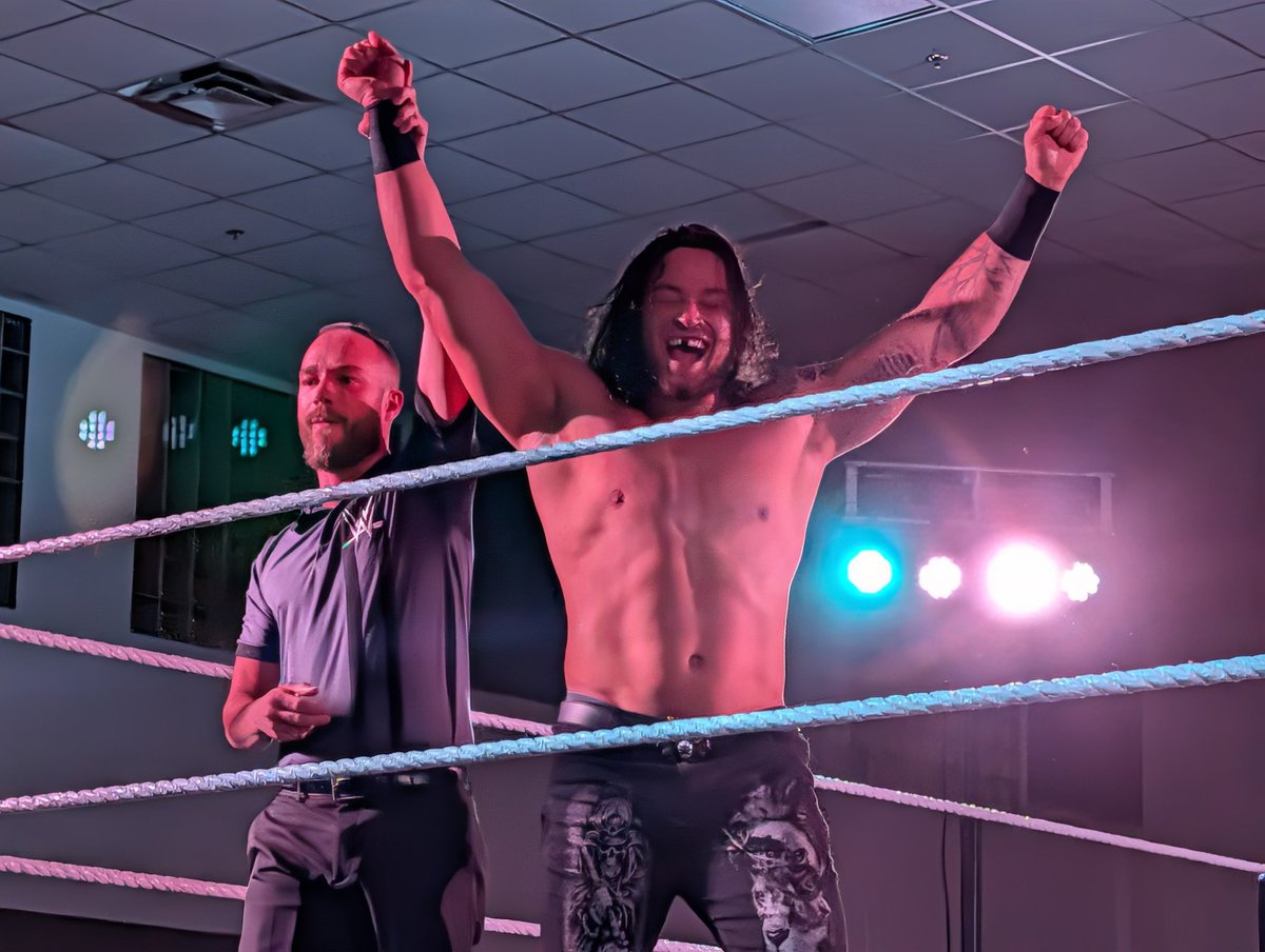 JeffReidUP's tweet image. #NXTDadeCity Out comes the mouth guard...time for #ToothlessAggression! @shiloh_wwe