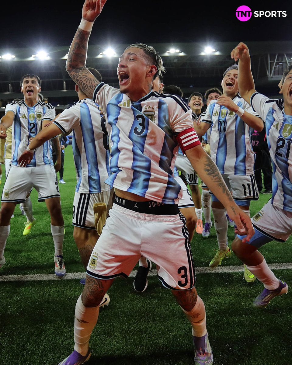 TNTSportsCL's tweet photo. 📸🏆👏¡LA ÚLTIMA JORNADA!
Estas son las imágenes que nos dejó el último día de la #CopaUC, en que se definieron los lugares de cada equipo y la final, donde Argentina se impuso ante #LaRoja.
Disfruta lo mejor del fútbol chileno. Suscríbete a #TNTSportsenHBOMax 📲💻 Link en la BIO 📍