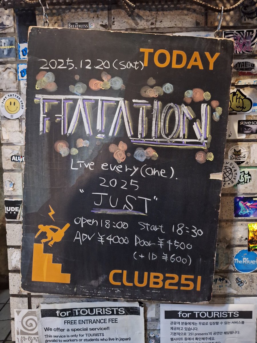 pearl_perseus's tweet photo. 昨日、HALATIONのライブに行ってきました!前の方には行けなかったけど💧好きな曲が沢山聴けて楽しかったです☺ライブ後のサイン会の時に、Junjiさんに何回も名前を呼ばれて嬉しかったです🥰また来年Junjiさんにお会いできる日を楽しみに頑張ります😊ありがとうございました✨
#HALATION https://t.co/25dzaFctXu