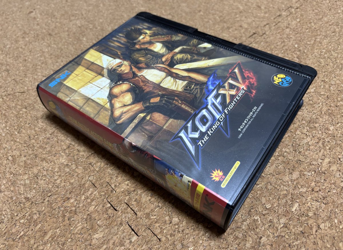 KOFXVの予約特典だったネオジオロムパッケージのイラストだー。持っ