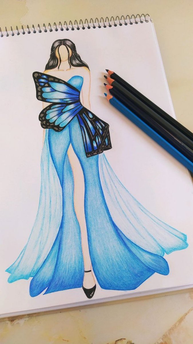 _artharbor's tweet image. Safe clothes are costumes, daring clothes are experiments in human architecture.