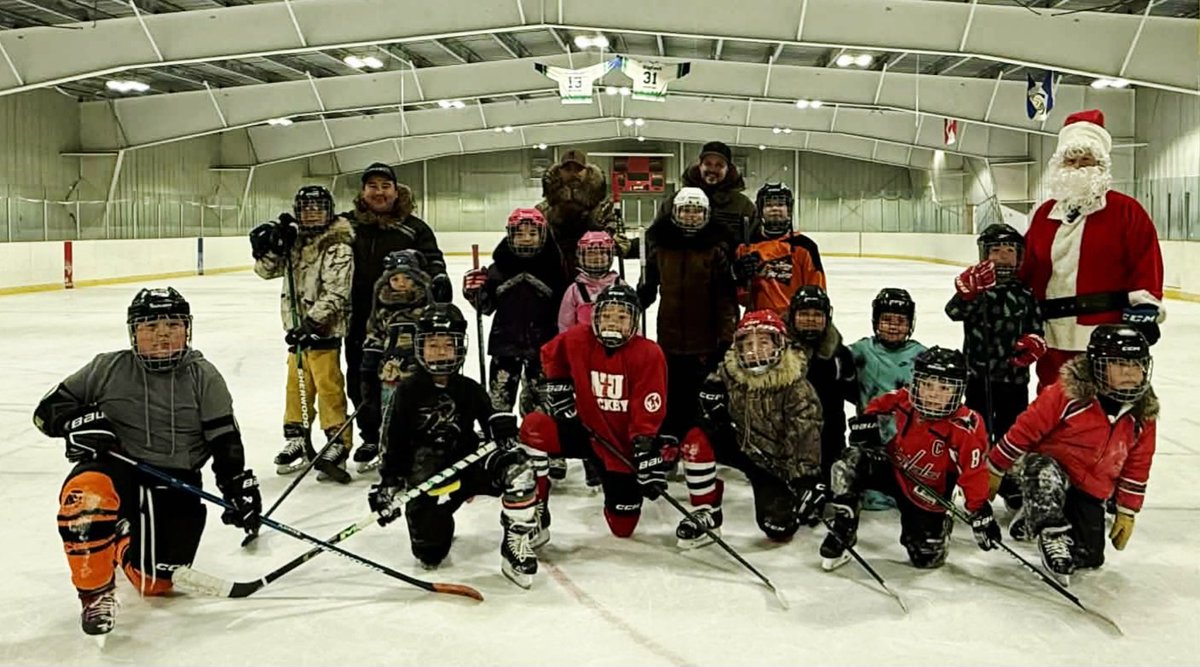 guppahuak's tweet photo. Spent the afternoon skating as Santa and the kids had an amazing time!  Merry Christmas! https://t.co/pkHC1hshgb