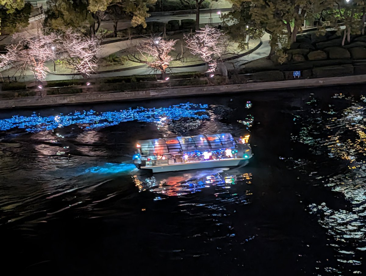 昨日は天満橋の　＃京阪シティモール　の　＃文蔵　でランチし、＃コムサカフェ　でまったりお茶して、夜は　＃風の街ルージュ　でステーキとお好み焼きを食べました。
合間にガチャガチャしたり、家電や雑貨や服を見たり。
シティモールは１日いても飽きずに楽しめる素敵な場所です。超オススメ。