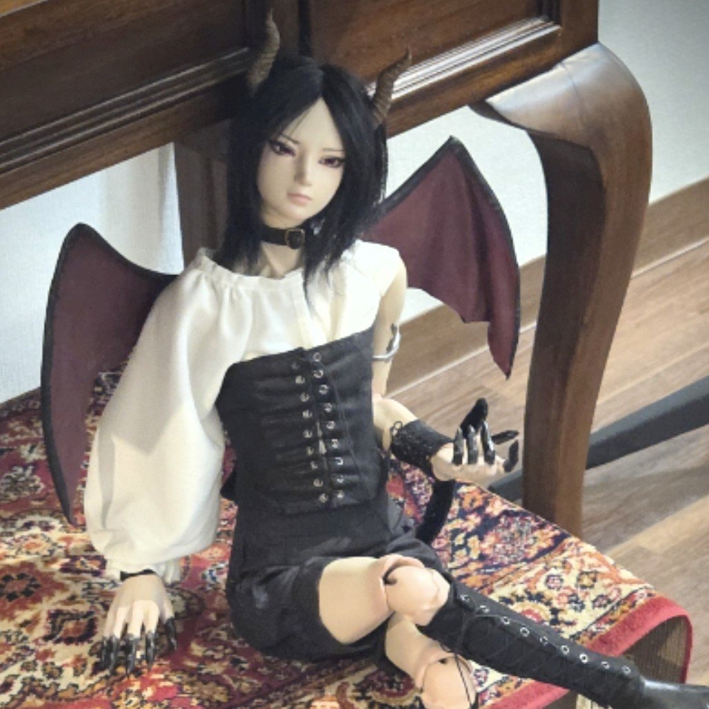 @fizz_BEYOND&amp;TRICE ×菜奈乃
「狭間」
本日3日目です。
ご来店下さったお客様、告知をいいね、リツイートして下さった皆様、ありがとうございます☺️

こちらの人形も展示させて頂いております。

#fizz_BEYOND　#菜奈乃  #狭間　#モルティ　#郡山イベント　#郡山