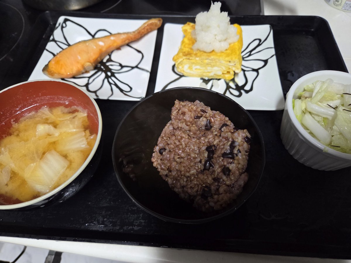 久しぶりに家でごはん🍚

こういうご飯が落ち着く。
外食はたまにがちょうどいい。