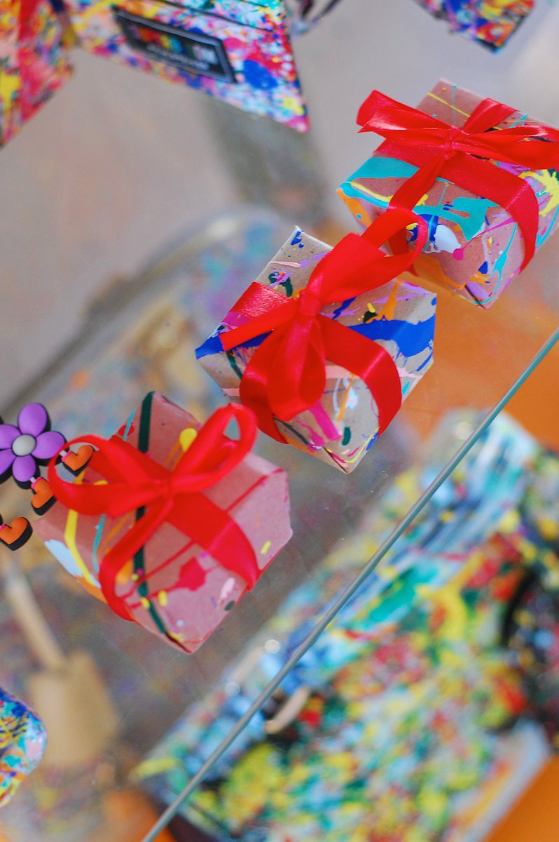 Our Magnetic Blossom Pin, a reminder to stay present. White pins available online, black pins available in person.

superbloom.world 
#expressyourself
#SUPERBLOOM
#PalmSprings
#magneticpin