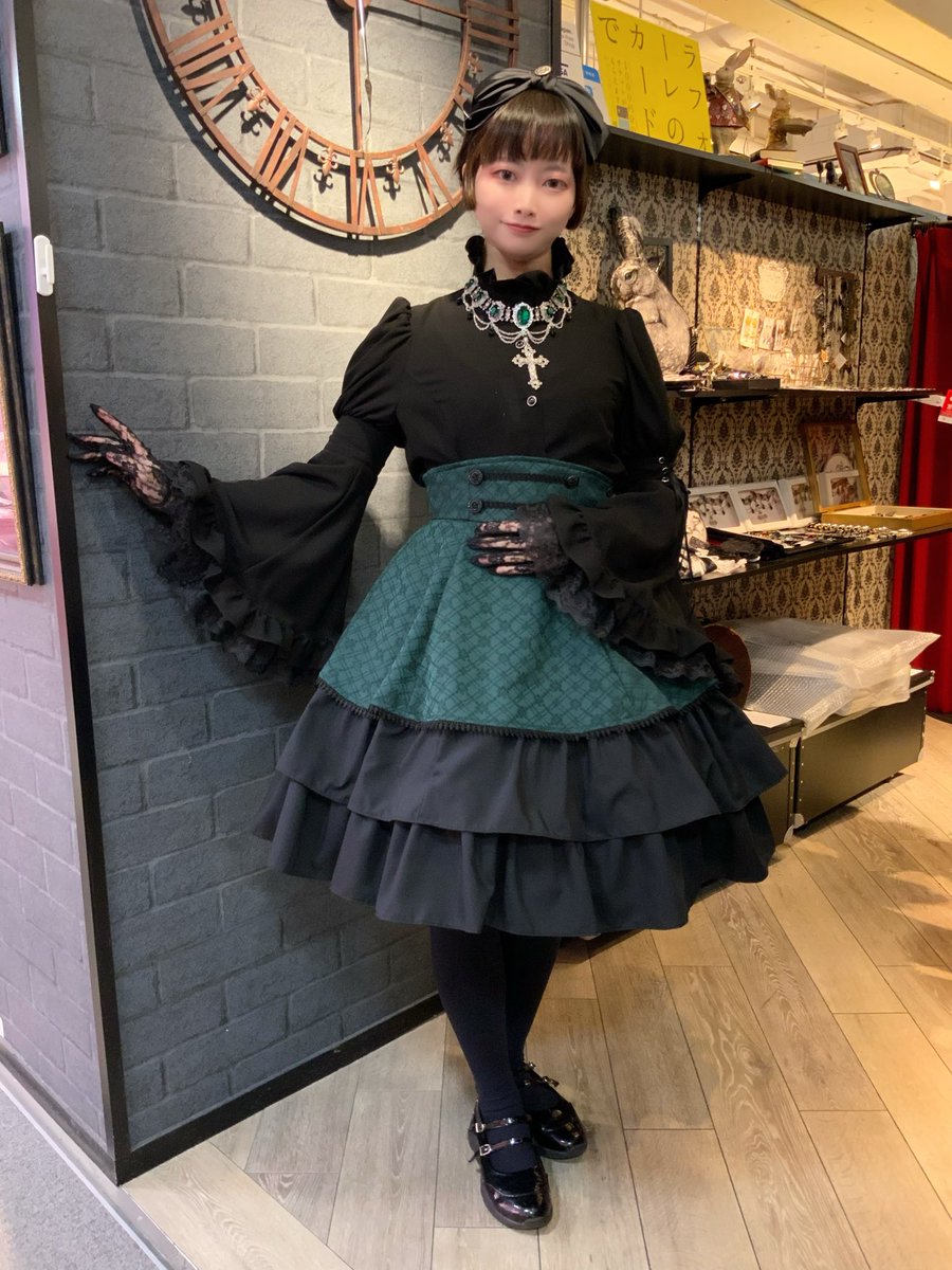 🎄オープンいたしました🎄 【営業時間11:00〜20:00】 お人形さんのよう