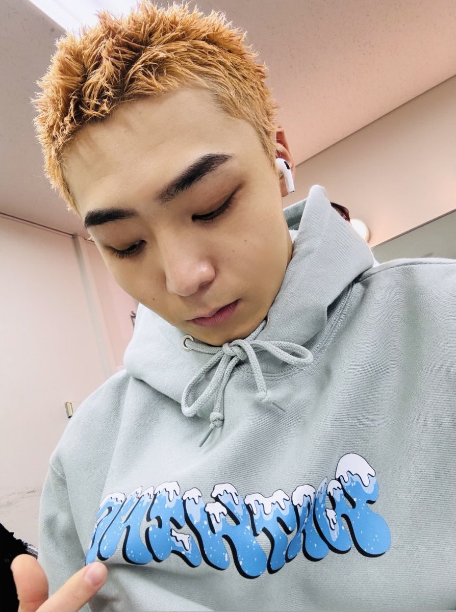 パーカーの紐結ぶ系男子なの 可愛すぎて大歓喜だった👏👏 #WATWING #八