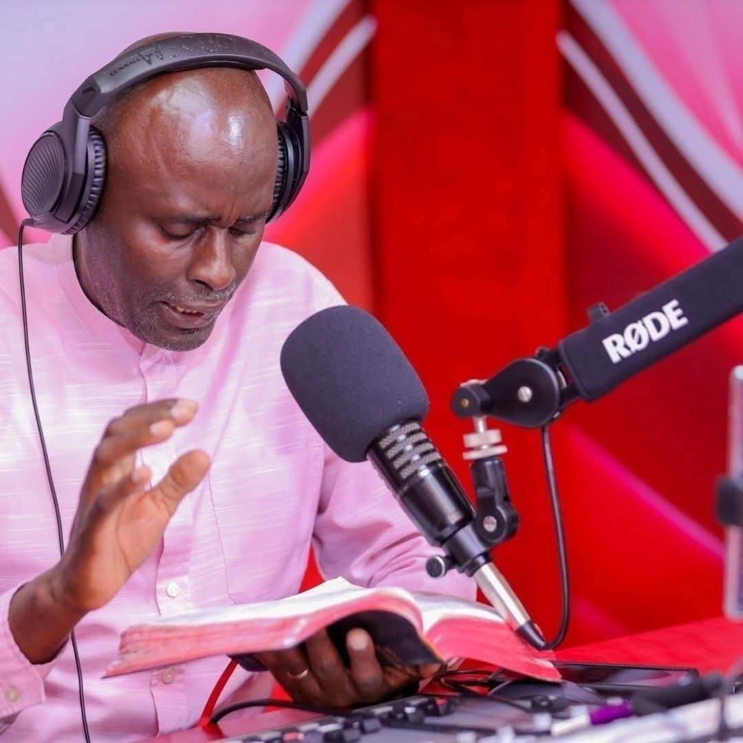 Ni kanitha wa kimuri kia Inooro fm
 Na Ndungata ya Ngai Muturi wa Muiru -Blessed And Favored 
Kuhiriria tuigue uria iguru rirauga na#InooroFm  Turathimwo twi hamwe
#teamkimuriforevermanenos
#kanithawakimurikiainooro
#inoorofm