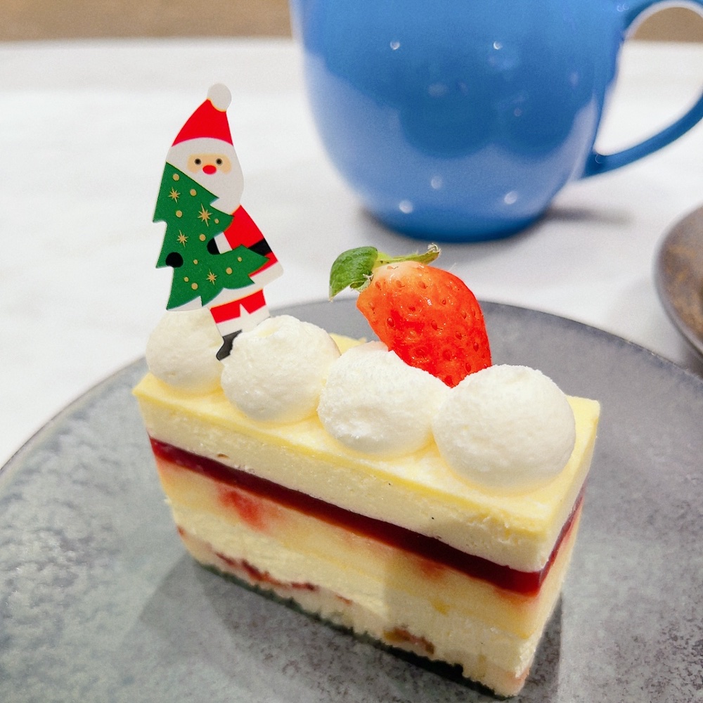 カフェのケーキがクリスマス仕様に。かわいい🩷