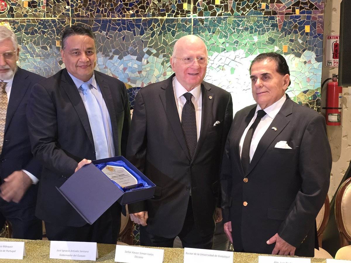 Gratisimo encuentro en el Honorable Cuerpo Consular de Guayaquil con #XavierIsaias <a href="/HenryKronfle/">Henry Kronfle K.</a>, <a href="/goberguayasec/">Gobernación del Guayas</a> #PabloArevalo <a href="/marioviteri/">mario viteri</a> #DrJuanMartinez <a href="/CEstarellasV/">Carlos Estarellas</a>

Gran noche el comienzo de un gran #2026