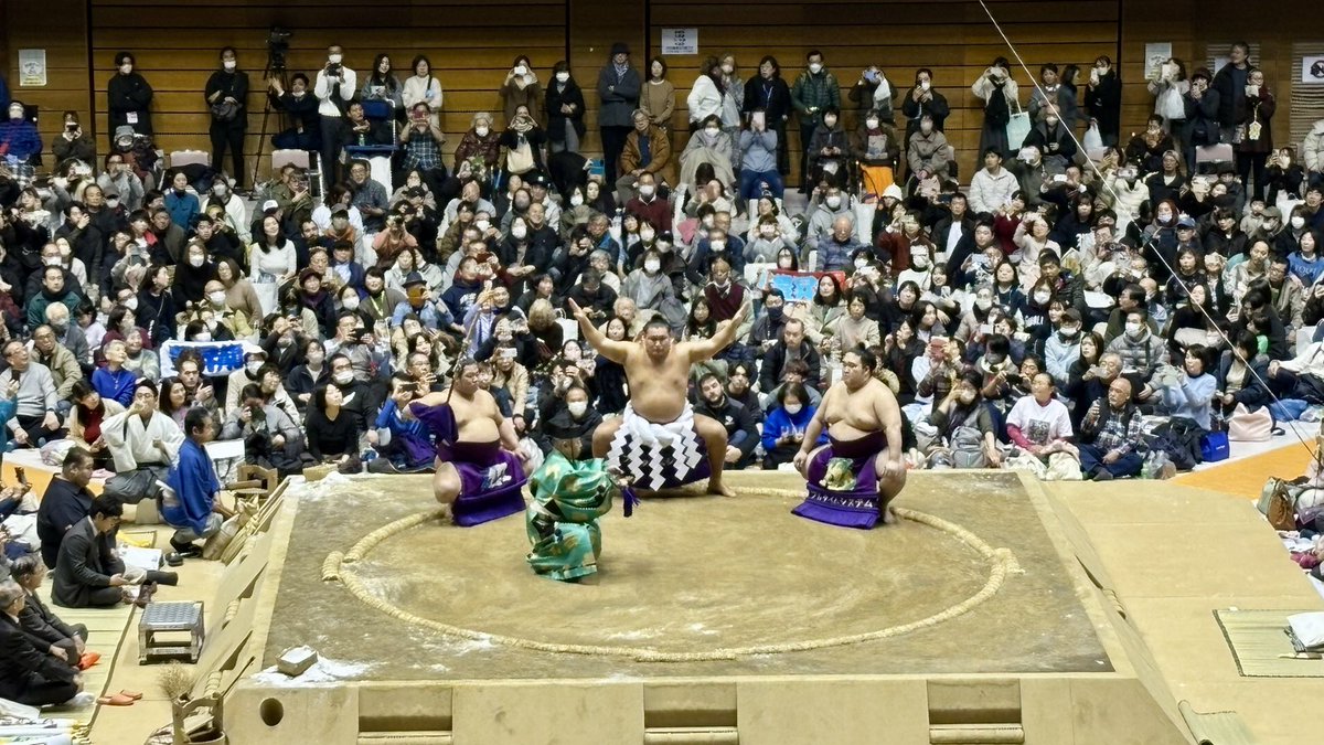 昨日は大相撲冬巡業 町田場所

そのあと飲みはじめて多分5件くらいはしご酒
起きたら知人の家で記憶がいろいろ抜けてるし頭痛いし自己嫌悪が酷い😢

迎え酒しようかな😵‍💫