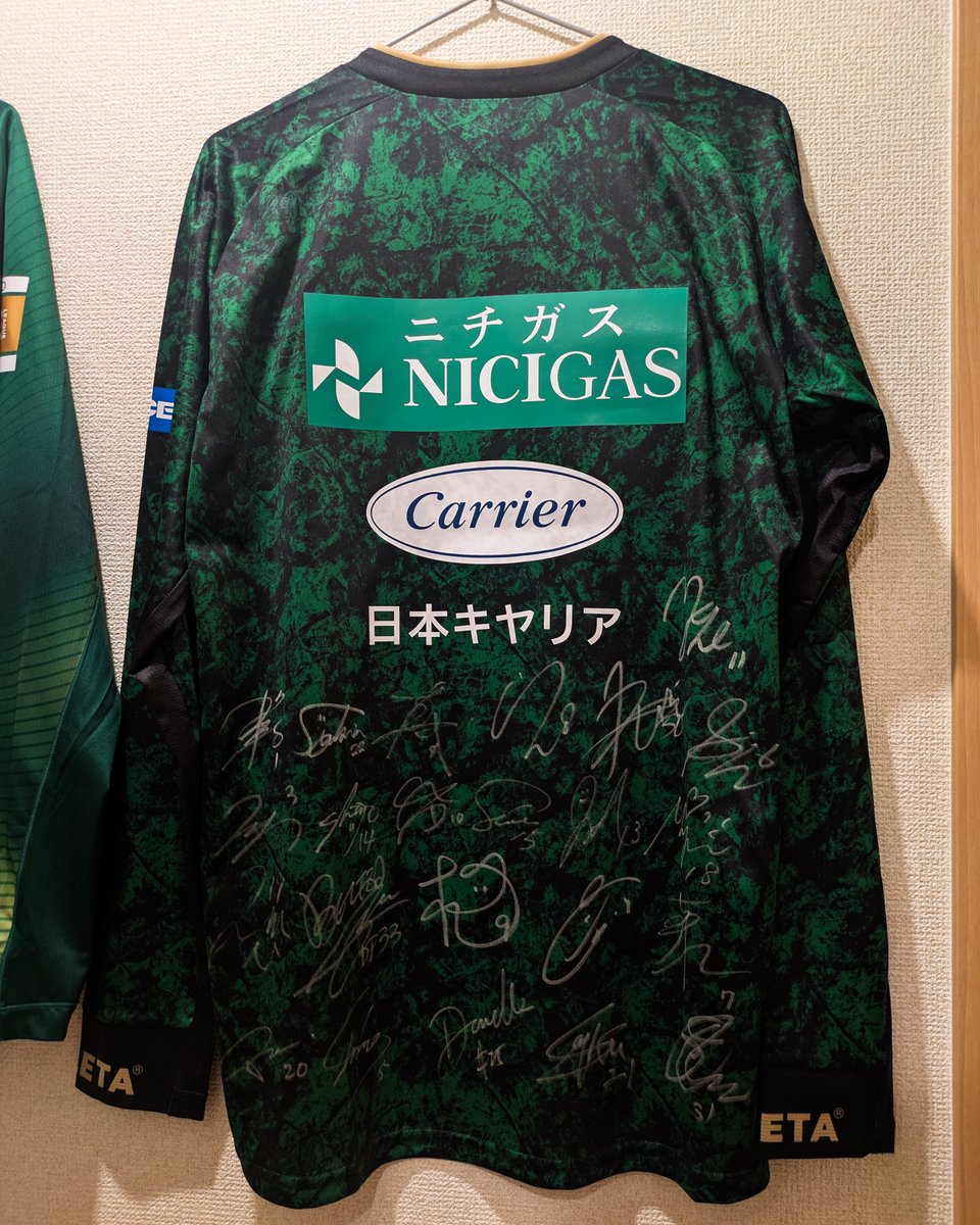 NipponCarrier さんのキャンペーンに当選して、選手サイン入り