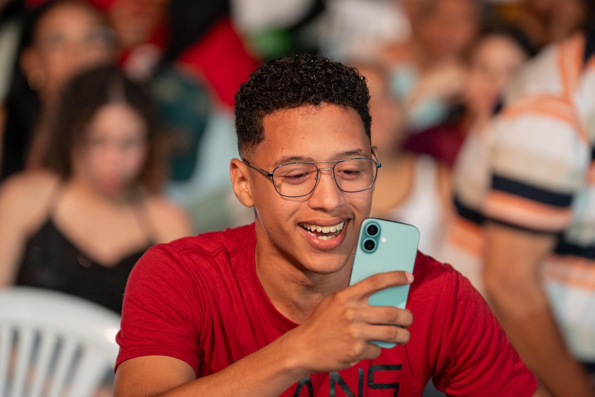 ¡En el #FestivalVallenatoNuevasPromesas el relevo generacional toma fuerza!🪗

Desde Santa Marta, Diego Gómez sube al escenario del Parque de la Leyenda junto al acordeón de Jonathan Escallón, interpretando Hasta el Final de la Vida, de Aurelio Núñez, y La Gemela, de Franklin