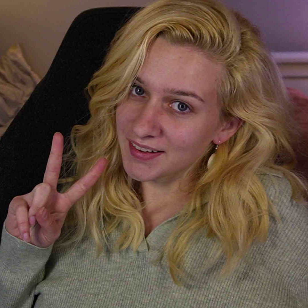 NatalieGroves's tweet photo. ITS STREAM TIME !!

IM RECORDING VLOGMAS DAY 3 TONIGHT AND I'LL BE DOING SOME CHRISTMAS CAROLING SO SO SO IF YOU WANNA BE A PART OF TOMORROW'S VIDEO, GET ON IN HERE!!

(also some puzzles laterrr!!!)

twitch . tv / nataliegroves https://t.co/ThVupltmgw