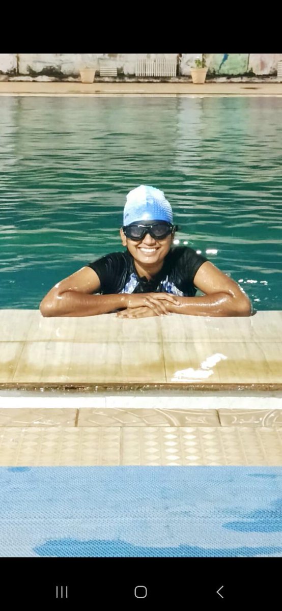 DipanjaliM69615's tweet image. मैं ओडिशा से हूँ और एक सहकारी राजस्व निरीक्षक के पद पर कार्यरत हूँ।

वर्ष 2024 में यूट्यूब के माध्यम से मैंने आचार्य जी को सुनना शुरू किया और फरवरी 2025 से मैं गीता सत्रों से जुड़ी हूँ।

मैं 2023 से नौकरी कर रही हूँ। नौकरी के साथ-साथ जीवन में और भी बहुत कुछ करना चाहती थी, लेकिन…