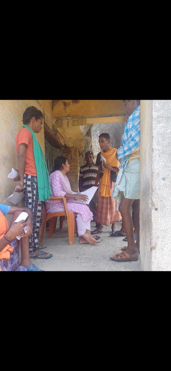 DipanjaliM69615's tweet image. मैं ओडिशा से हूँ और एक सहकारी राजस्व निरीक्षक के पद पर कार्यरत हूँ।

वर्ष 2024 में यूट्यूब के माध्यम से मैंने आचार्य जी को सुनना शुरू किया और फरवरी 2025 से मैं गीता सत्रों से जुड़ी हूँ।

मैं 2023 से नौकरी कर रही हूँ। नौकरी के साथ-साथ जीवन में और भी बहुत कुछ करना चाहती थी, लेकिन…