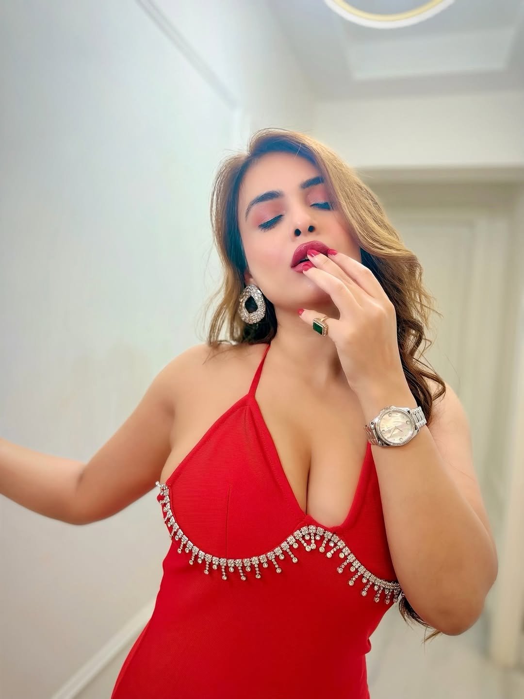 G8qLReqaUAAUplC?format=jpg&name=large