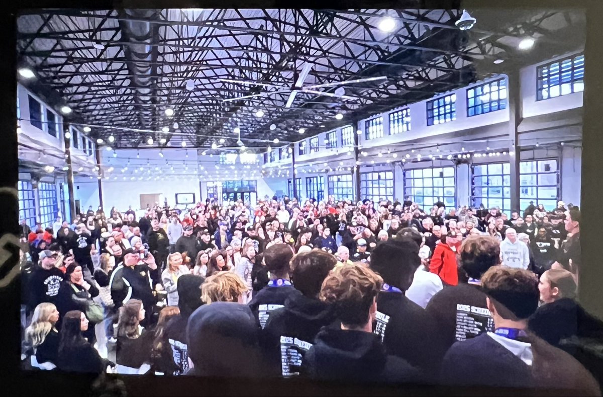 lstigerfootball's tweet image. The Lee’s Summit Community is Incredible. Thanks You! #TigerRally 
@LSHSAthletics @LSR7 @lsmofred @leessummitcares