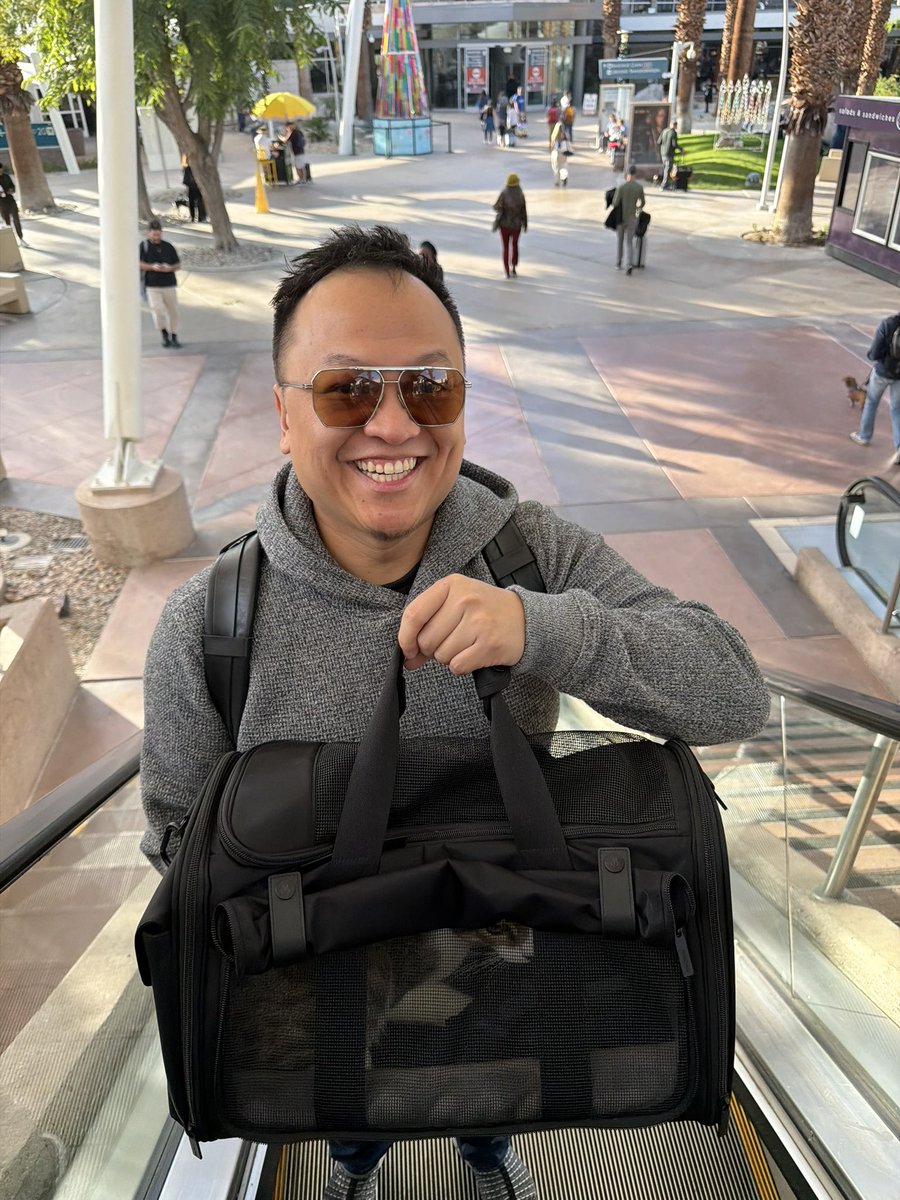 Seattle bound for the holidays then over to the mountains. https://t.co/xjnobzBZsd