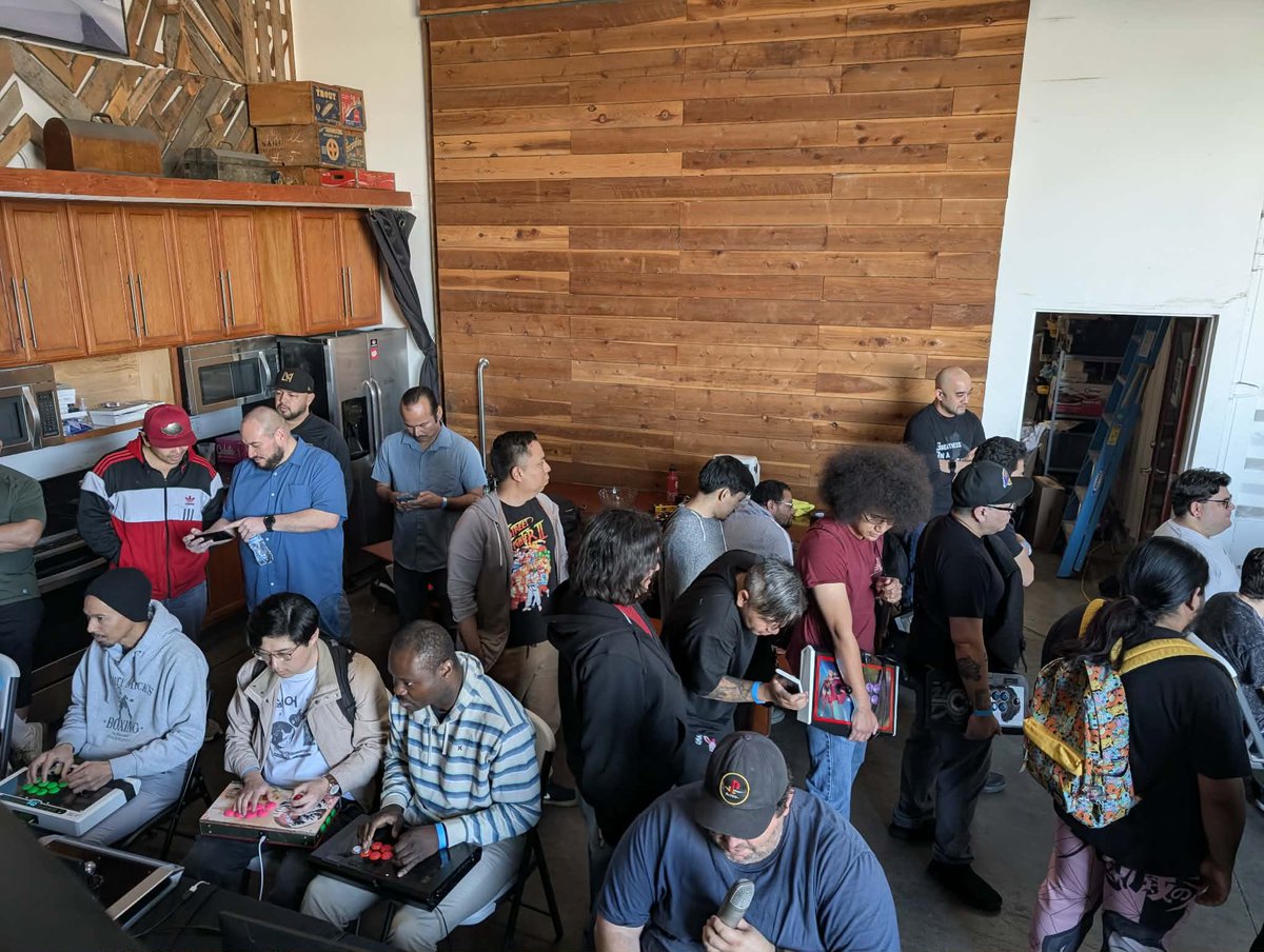 ArcadeShock's tweet photo. Round Table II

Thank you to everyone stopping by to get some games in.  Last event of the year at Arcadeshock.  

As always thanks to the community T.O.’s for helping out

@silentscope88 
@CoachZOL 

And our AS Team members @KingKannibal @hibachifinal @gerikus0 for their work to little details to round it off

Happy Holidays to everyone.